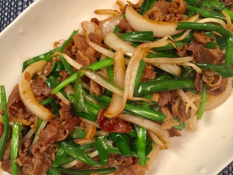 牛肉とニラ玉ねぎもやし炒め